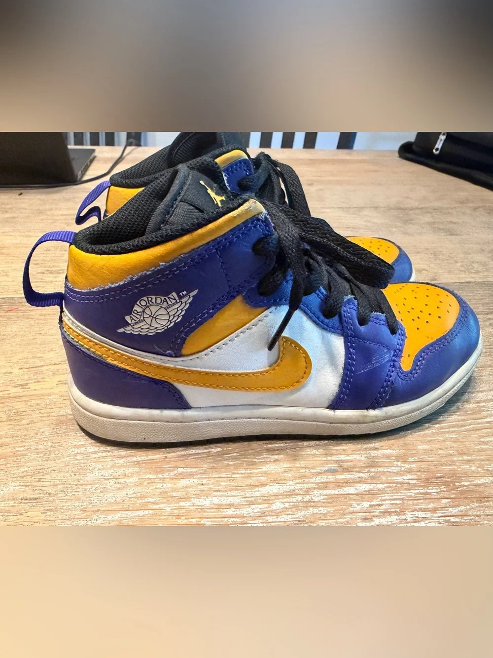 Nike Air Jordan 1 Mid Lakers kids' sneakers